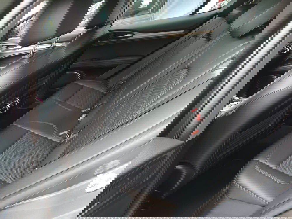 Alfa Romeo Stelvio usata a Bari (19)