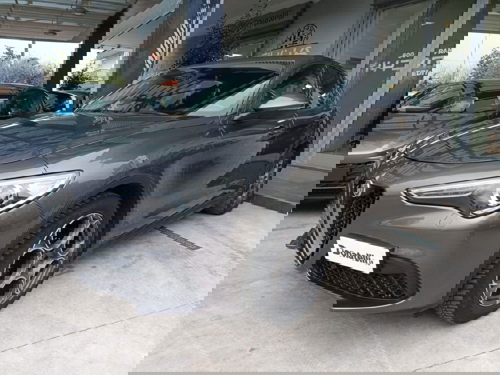 Alfa Romeo Stelvio usata a Bari (4)