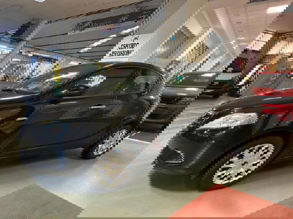 Lancia Ypsilon usata a Vercelli (7)