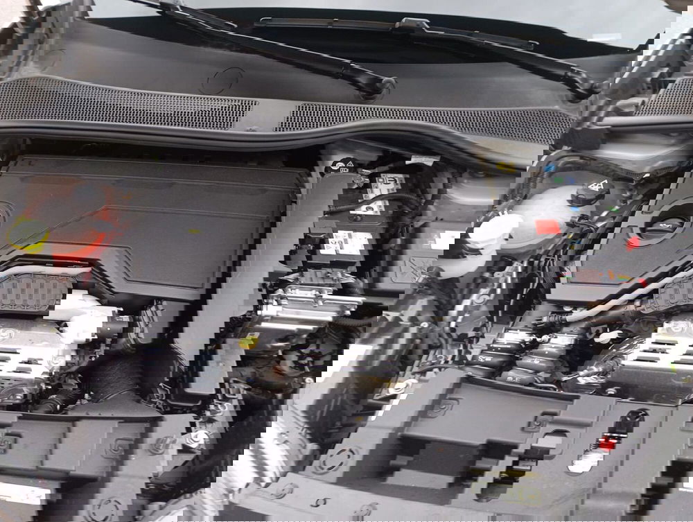 Jeep Avenger nuova a Macerata (12)