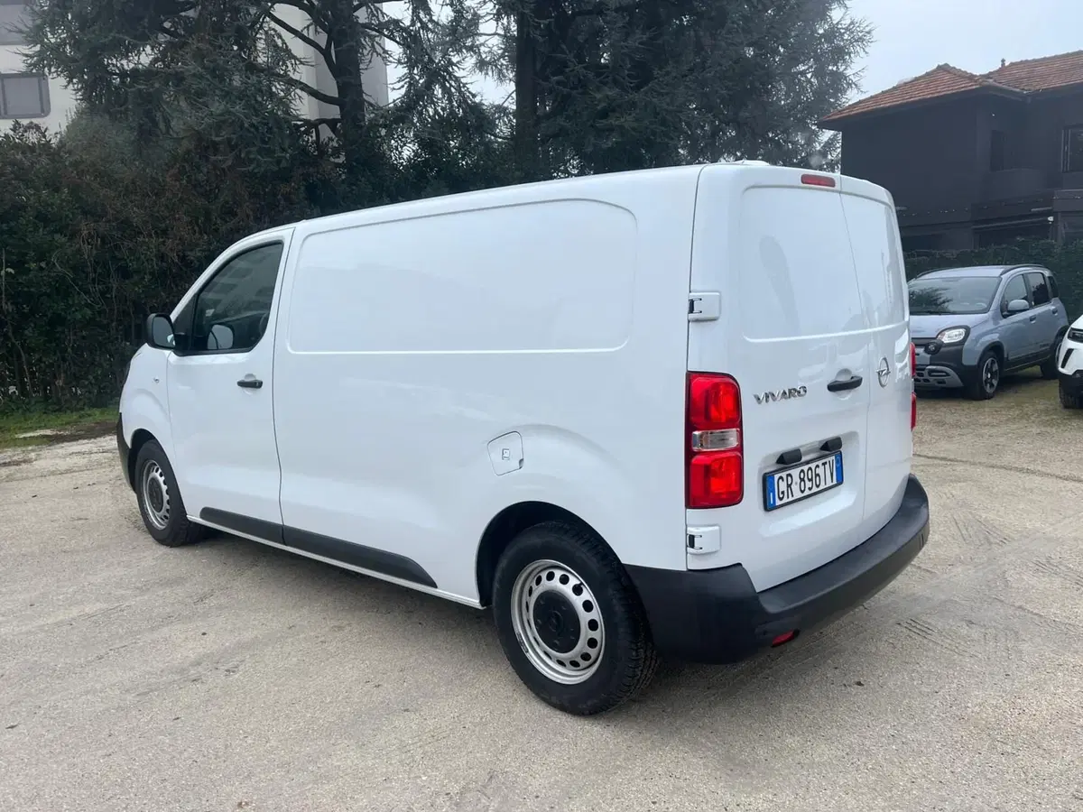 Opel Vivaro Furgone usata a Milano (10)