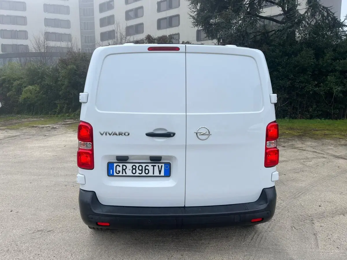 Opel Vivaro Furgone usata a Milano (11)