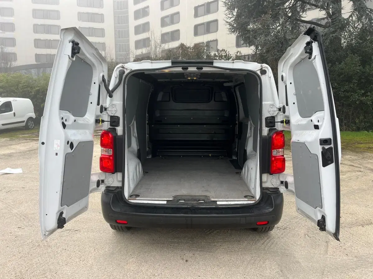 Opel Vivaro Furgone usata a Milano (12)