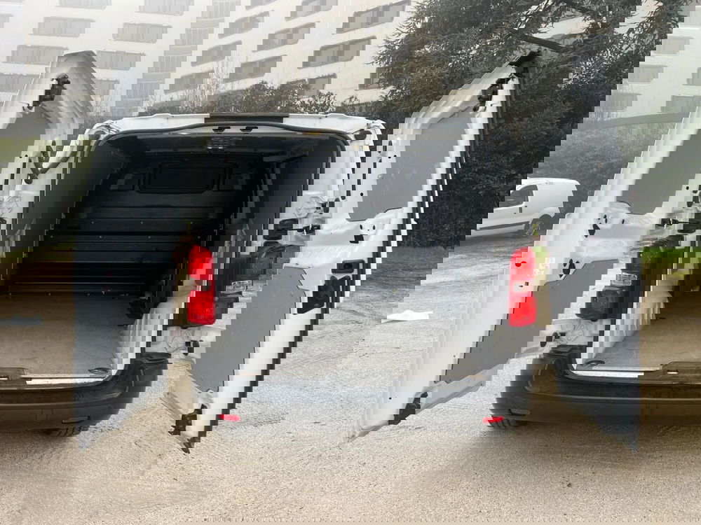 Opel Vivaro Furgone usata a Milano (12)