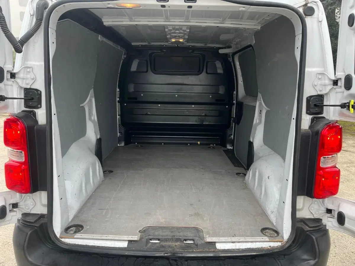 Opel Vivaro Furgone usata a Milano (13)