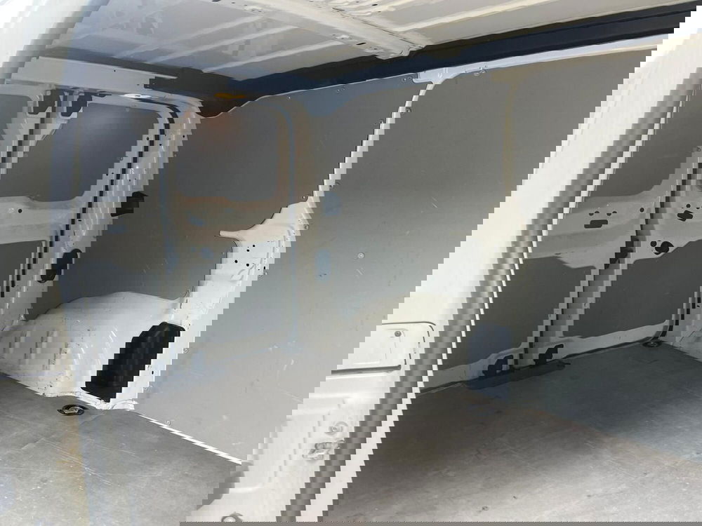 Opel Vivaro Furgone usata a Milano (14)