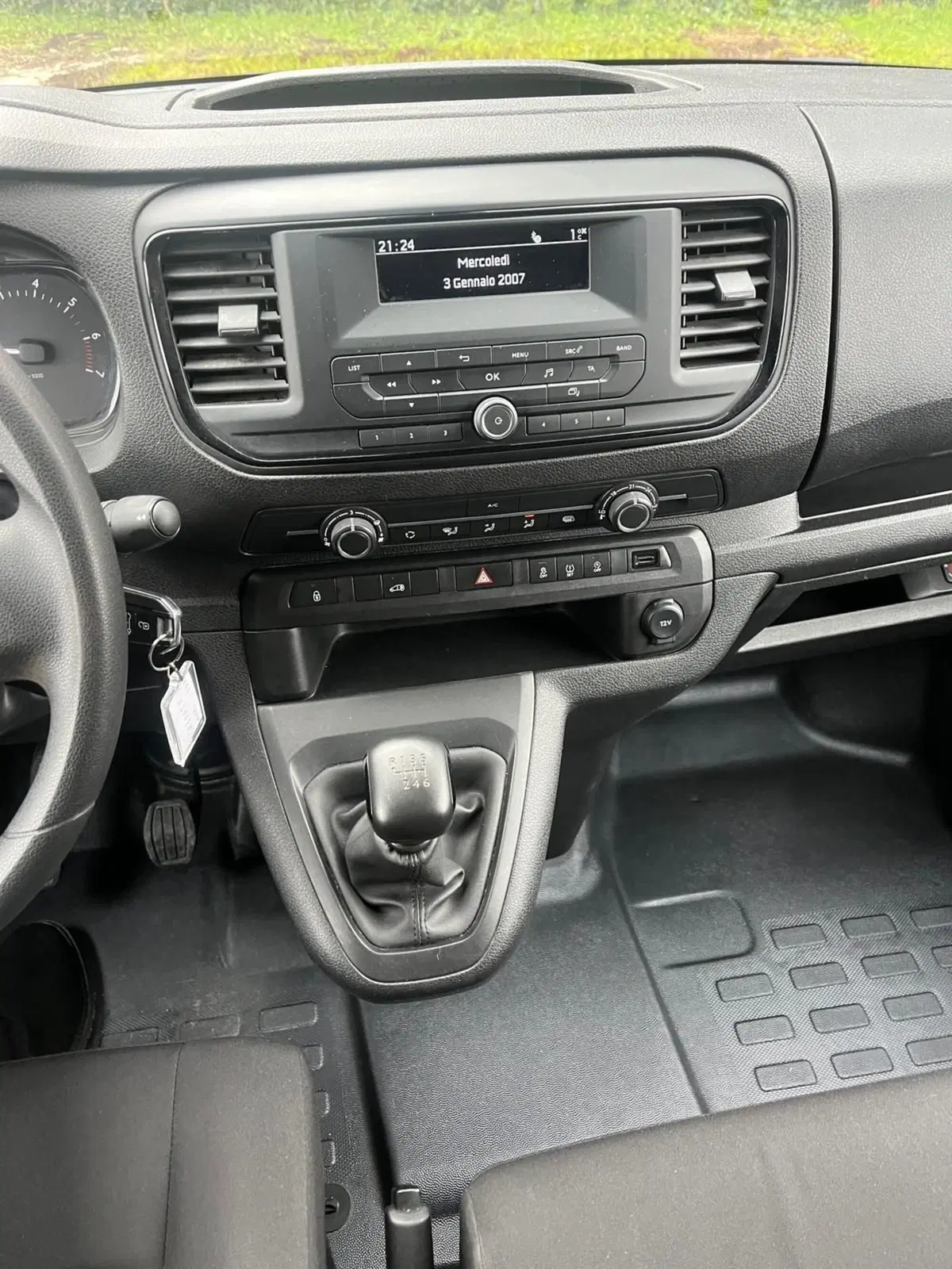 Opel Vivaro Furgone usata a Milano (18)