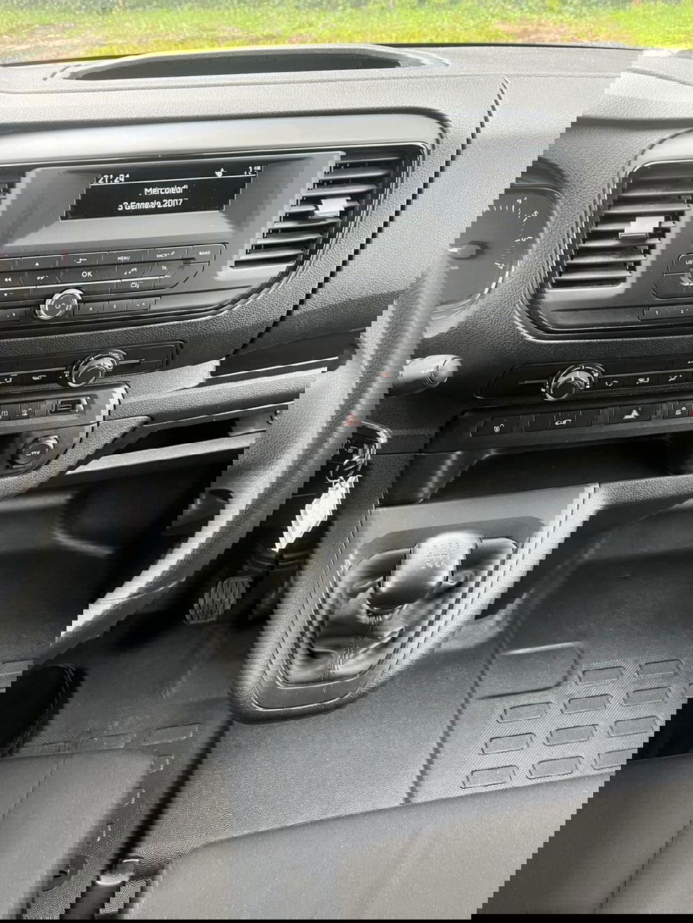 Opel Vivaro Furgone usata a Milano (18)