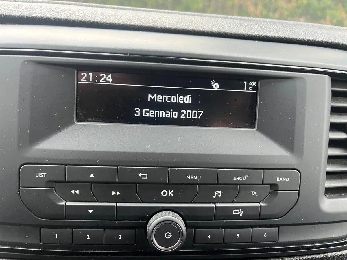 Opel Vivaro Furgone usata a Milano (19)