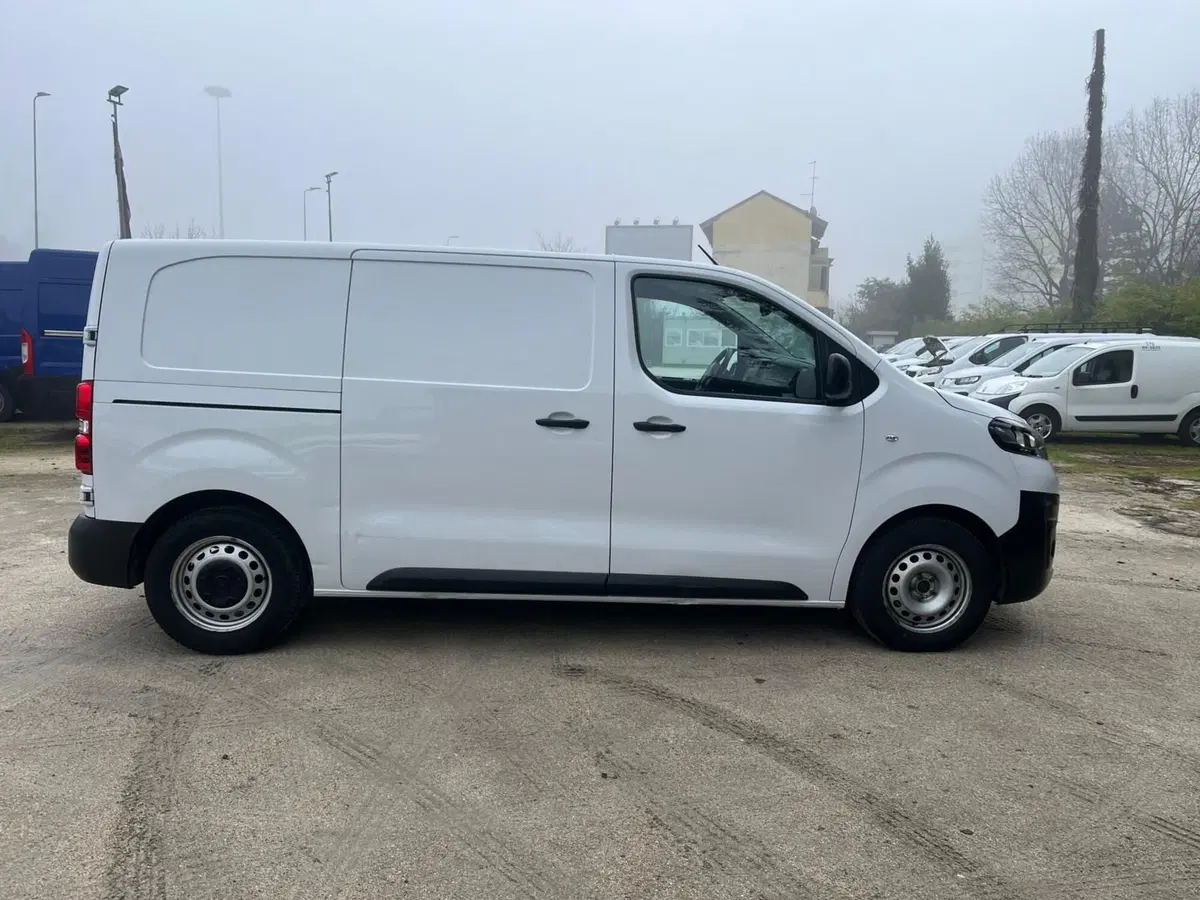 Opel Vivaro Furgone usata a Milano (5)