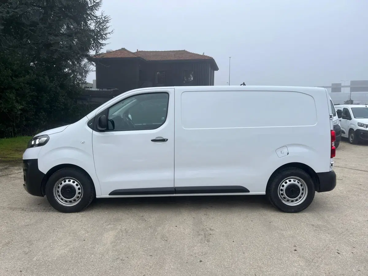 Opel Vivaro Furgone usata a Milano (6)
