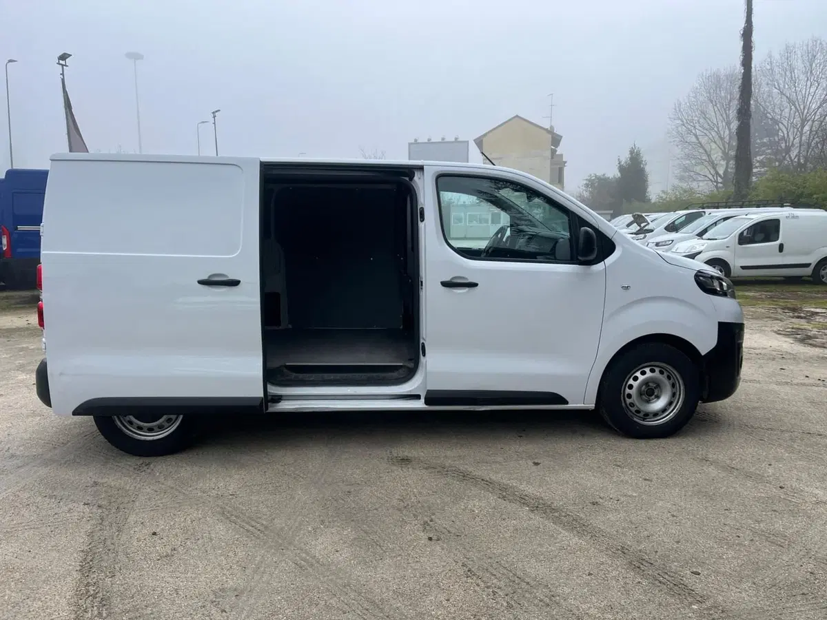 Opel Vivaro Furgone usata a Milano (8)