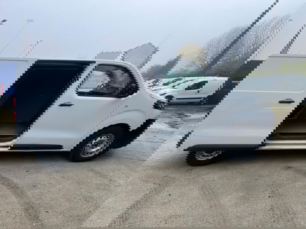 Opel Vivaro Furgone usata a Milano (8)