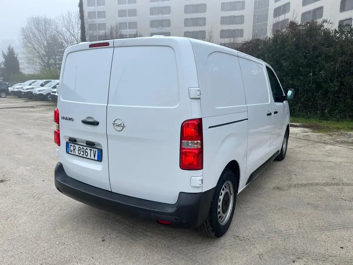 Opel Vivaro Furgone usata a Milano (9)