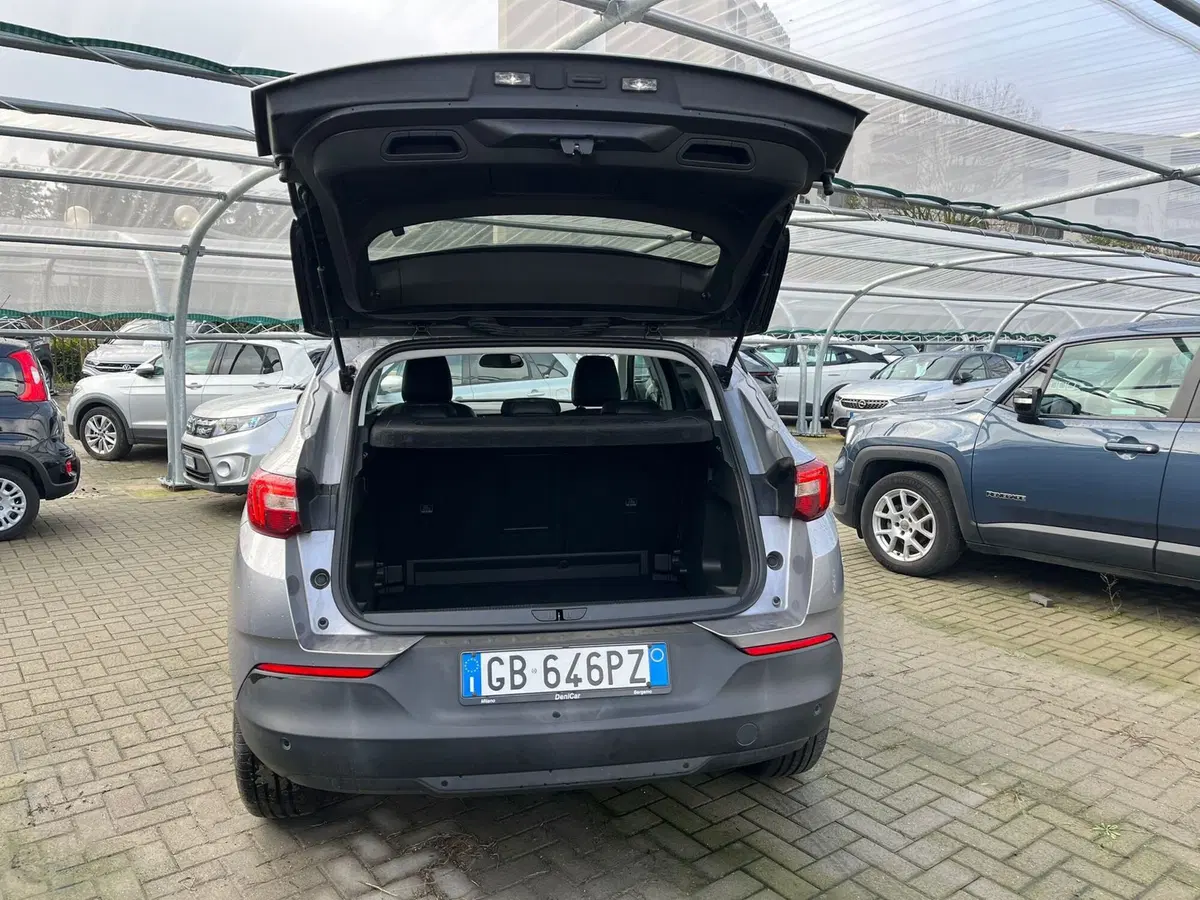 Opel Grandland X usata a Milano (11)