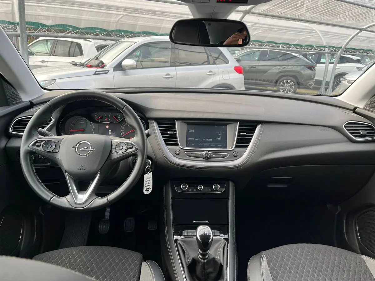 Opel Grandland X usata a Milano (17)