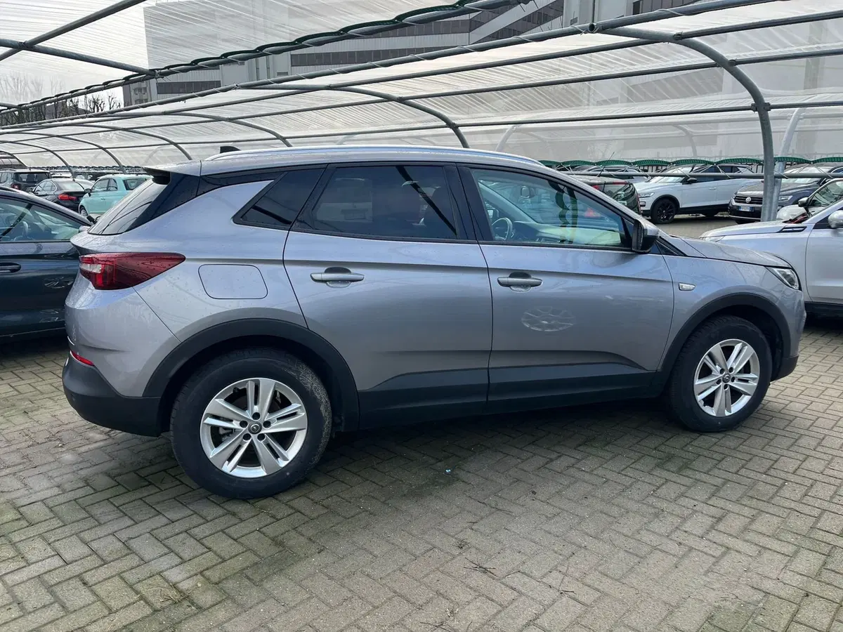 Opel Grandland X usata a Milano (6)