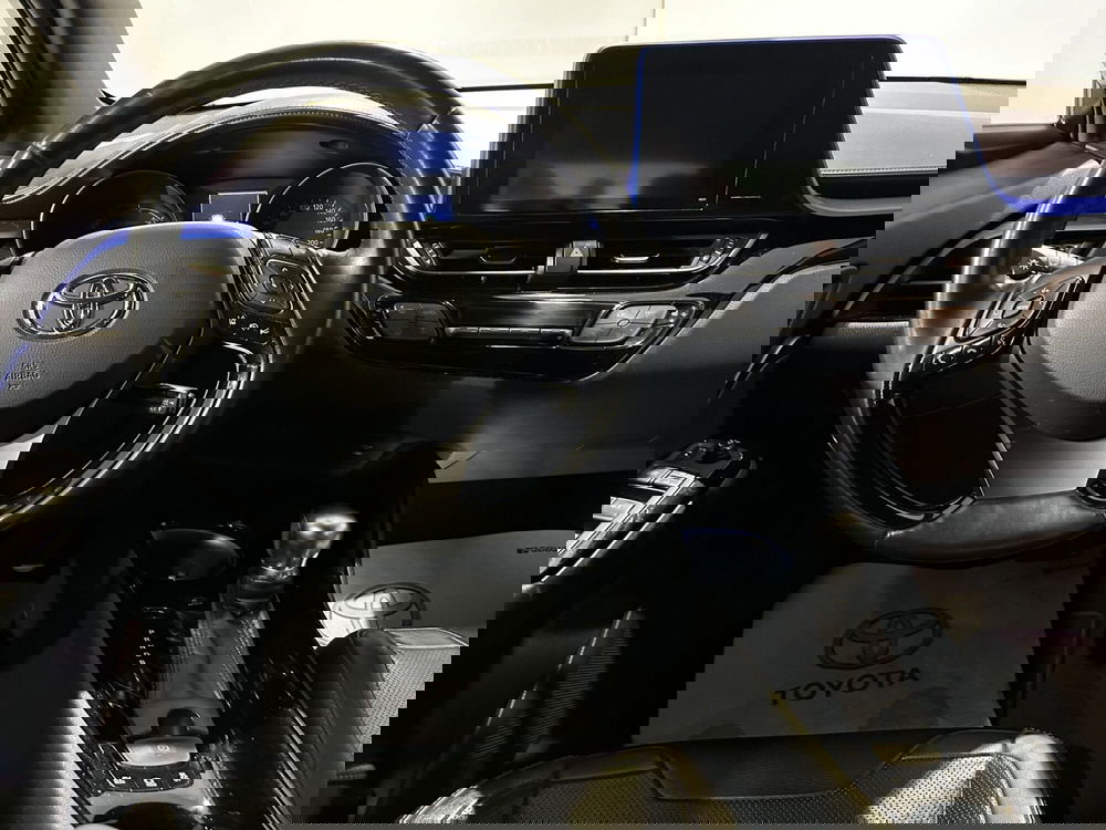 Toyota Toyota C-HR usata a Milano (7)