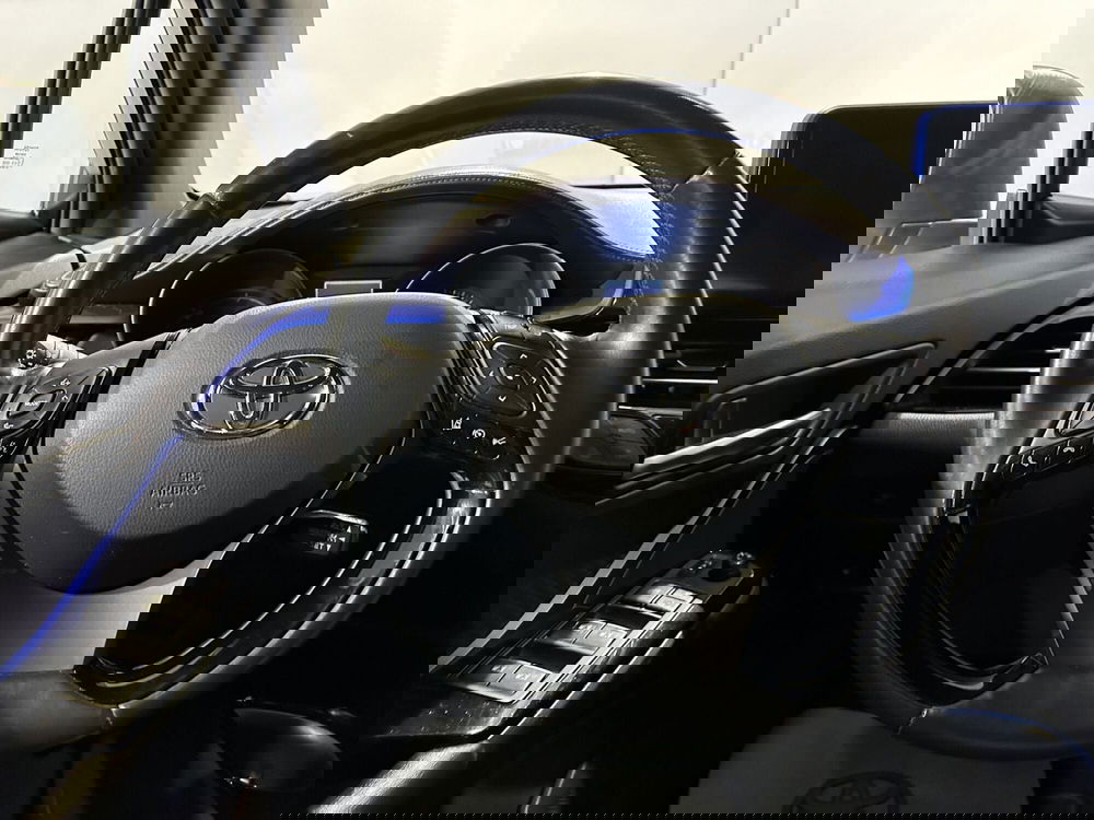 Toyota Toyota C-HR usata a Milano (8)