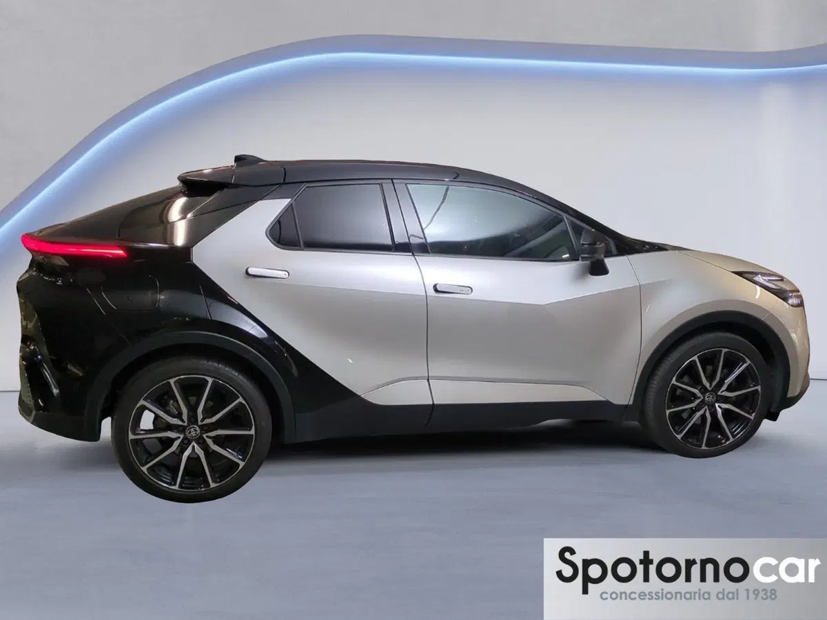 Toyota Toyota C-HR usata a Milano (8)