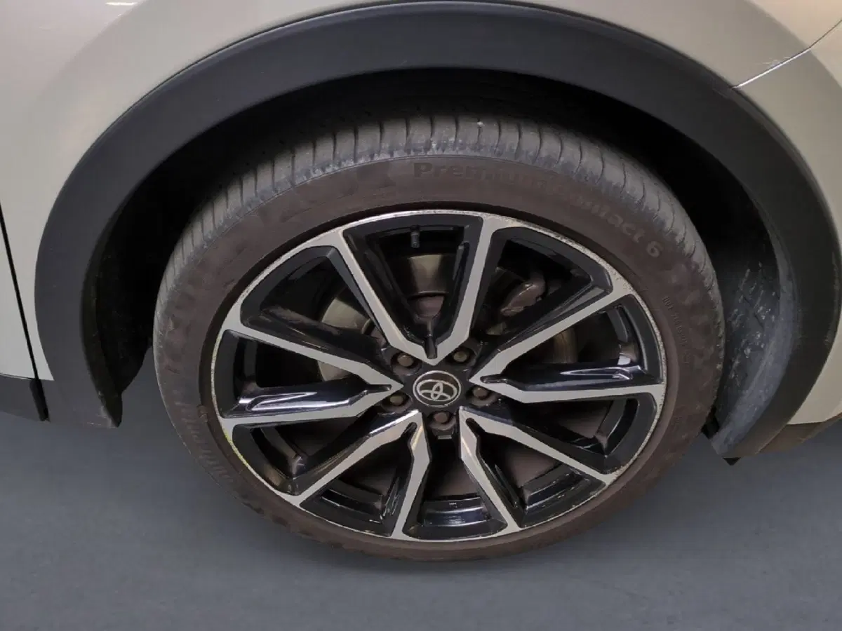 Toyota Toyota C-HR usata a Milano (9)