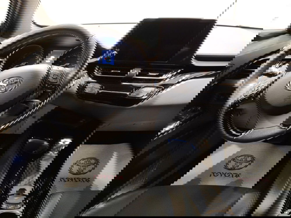 Toyota Toyota C-HR usata a Roma (10)