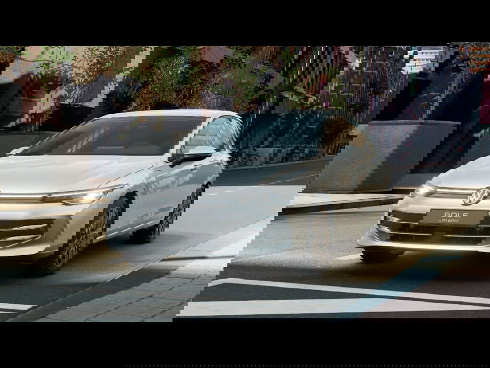 Volkswagen Golf nuova a Livorno