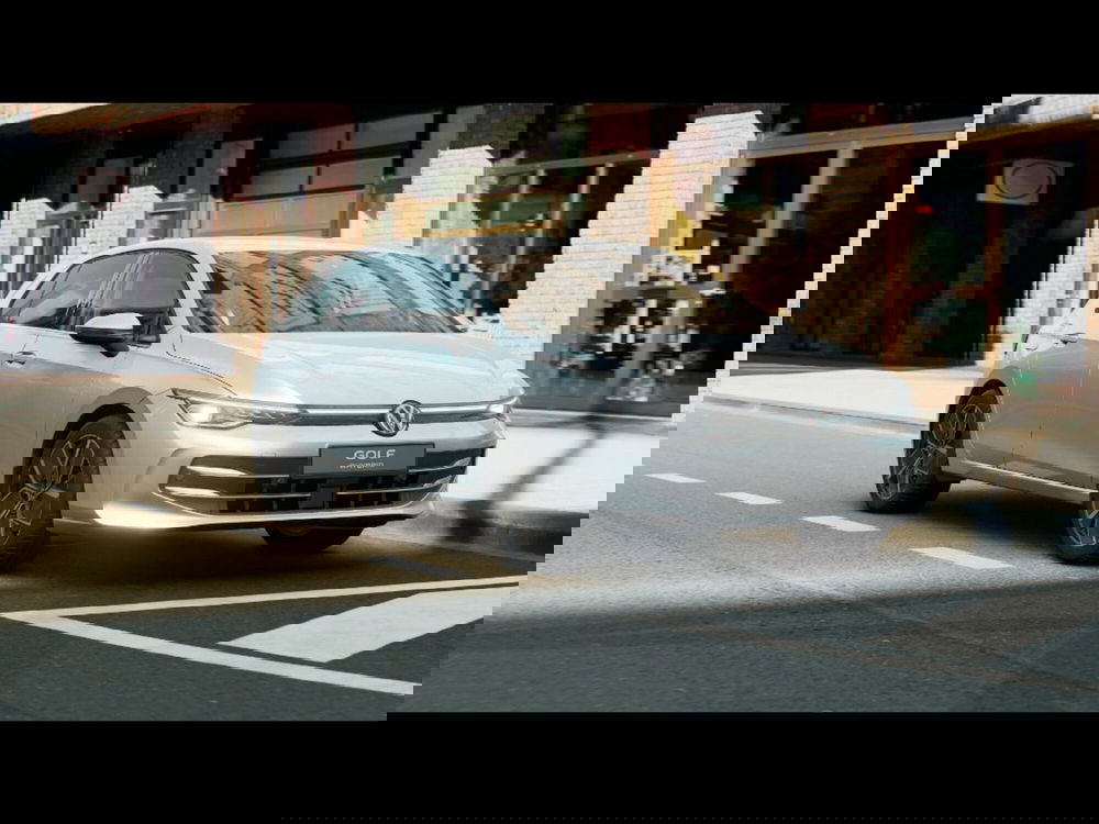 Volkswagen Golf nuova a Livorno (4)