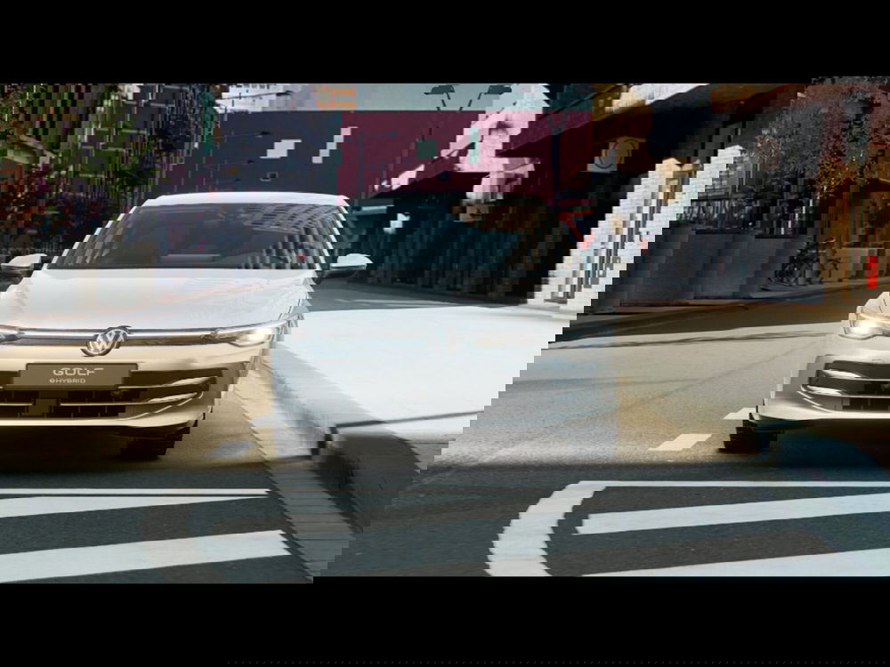 Volkswagen Golf nuova a Livorno (5)