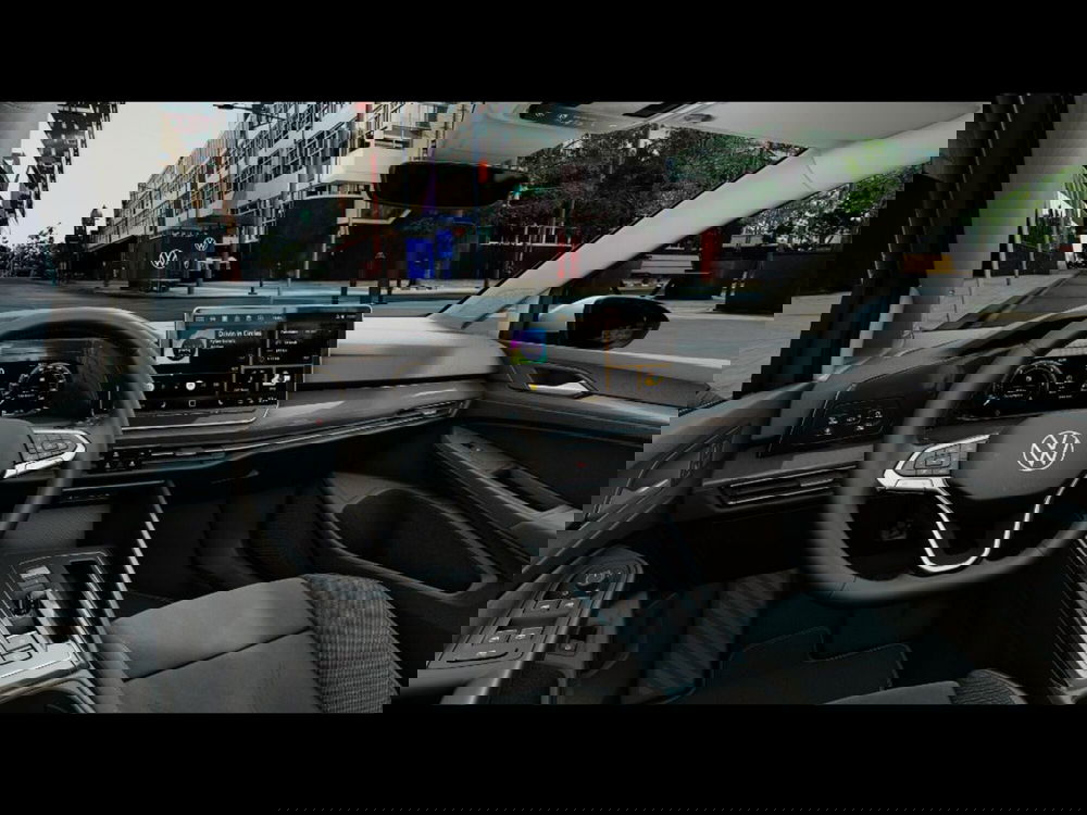 Volkswagen Golf nuova a Livorno (6)