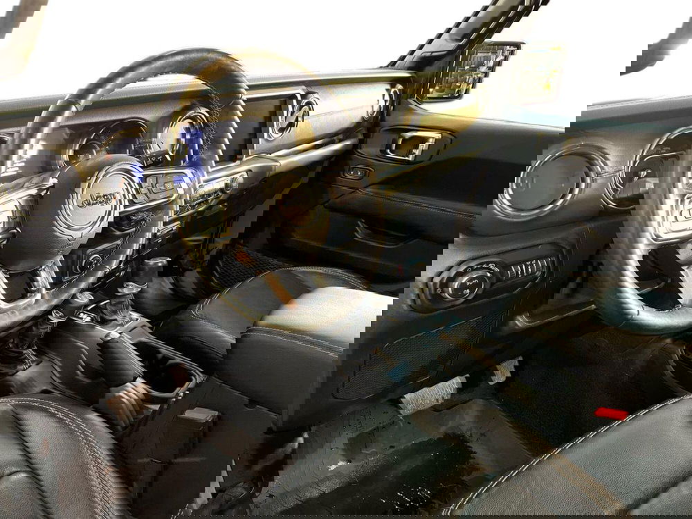 Jeep Wrangler Unlimited usata a Bari (10)