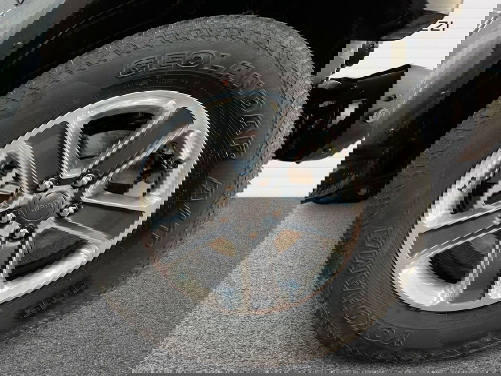 Jeep Wrangler Unlimited usata a Bari (6)