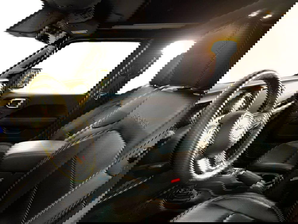 Jeep Wrangler Unlimited usata a Bari (7)