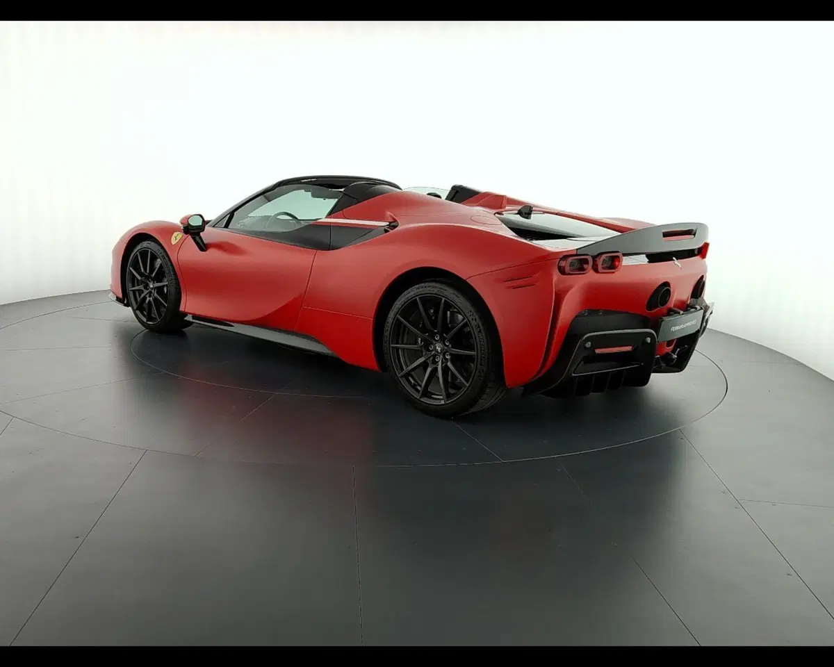Ferrari SF90 Coupé usata a Verona (11)