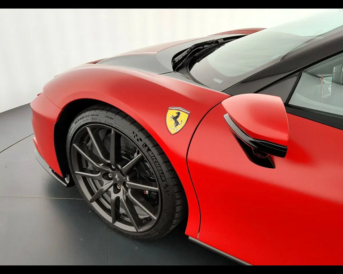 Ferrari SF90 Coupé usata a Verona (12)