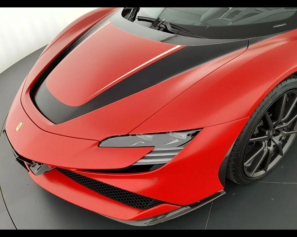 Ferrari SF90 Coupé usata a Verona (13)
