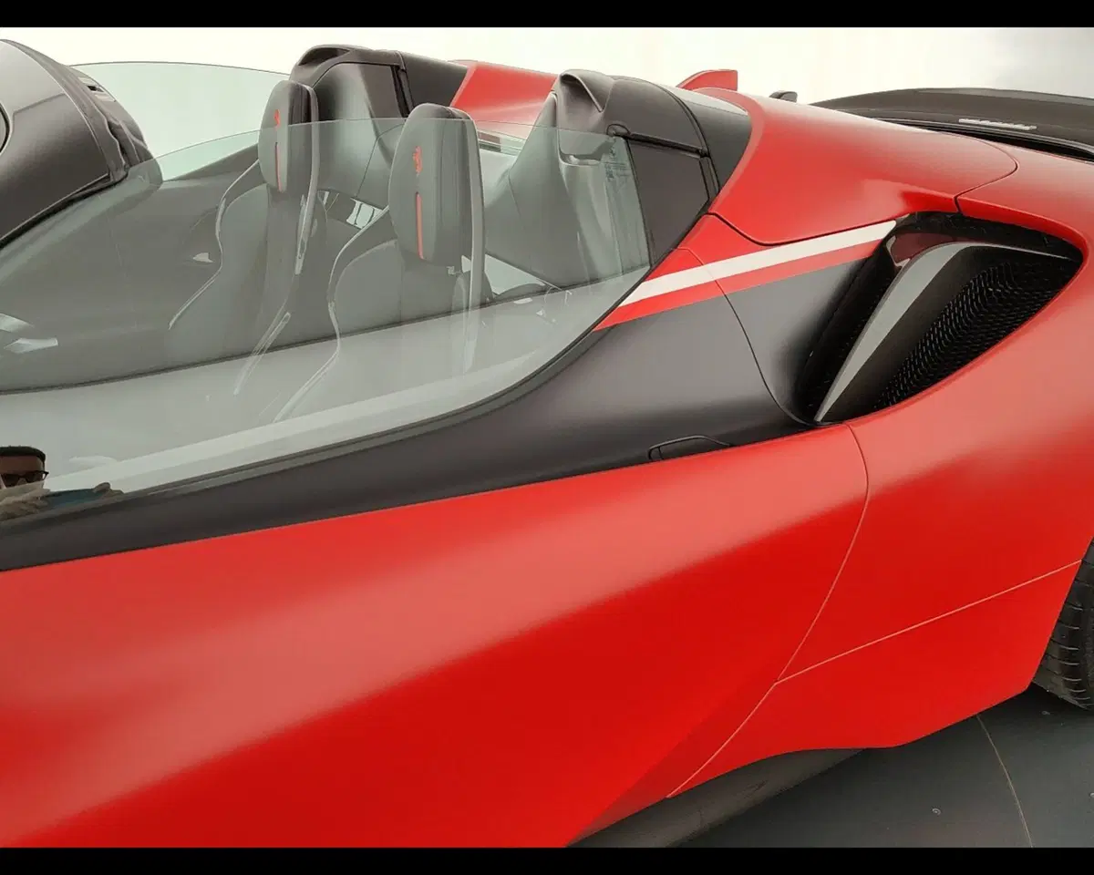 Ferrari SF90 Coupé usata a Verona (14)