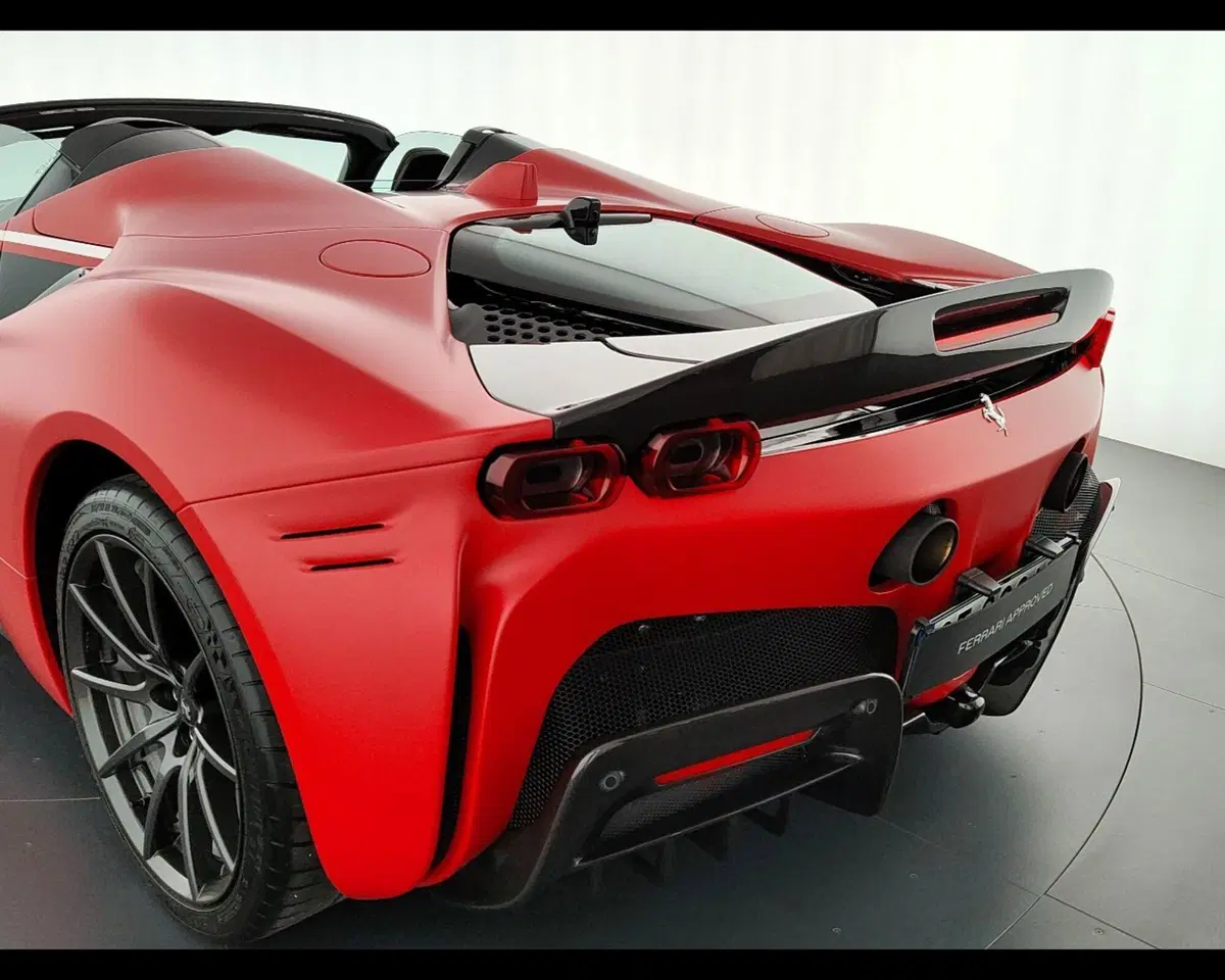 Ferrari SF90 Coupé usata a Verona (16)