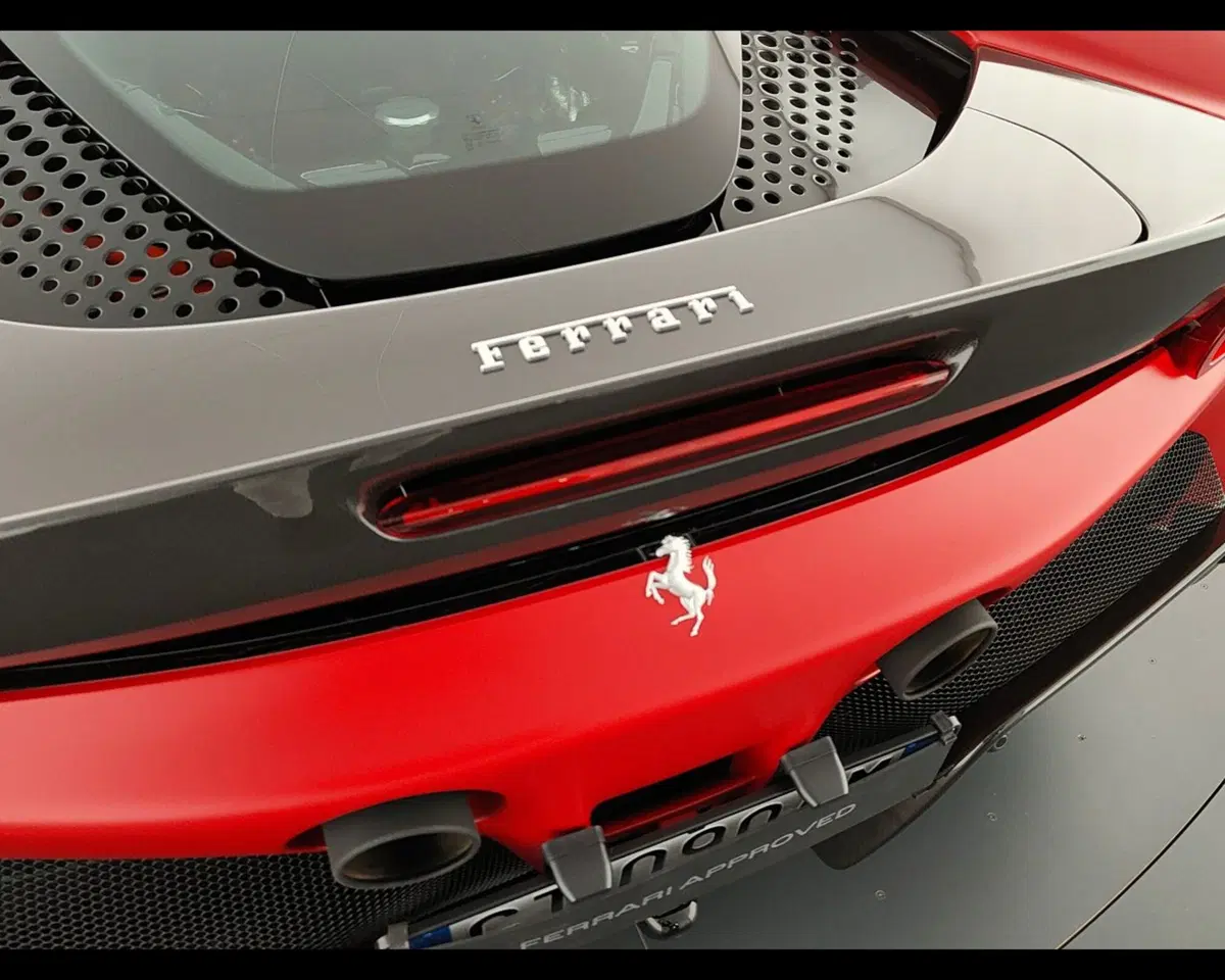 Ferrari SF90 Coupé usata a Verona (17)