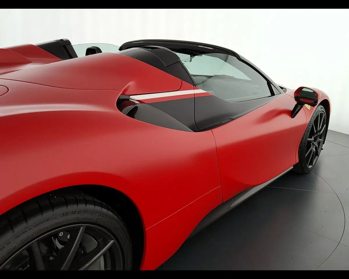 Ferrari SF90 Coupé usata a Verona (18)