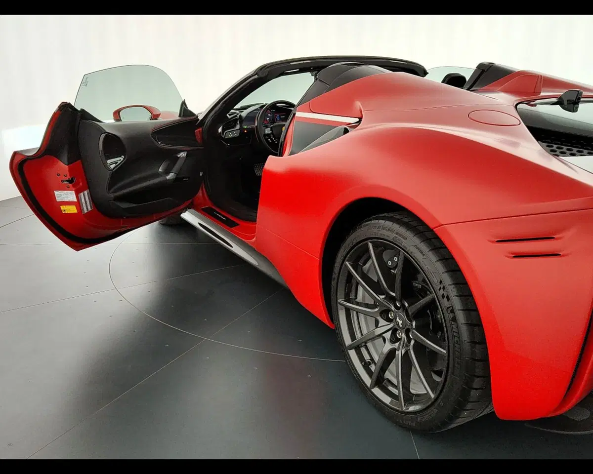 Ferrari SF90 Coupé usata a Verona (20)