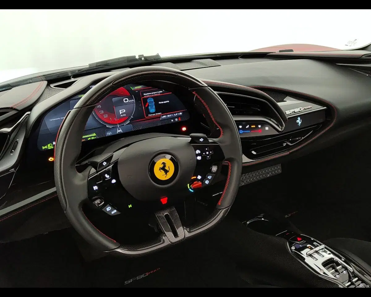Ferrari SF90 Coupé usata a Verona (5)