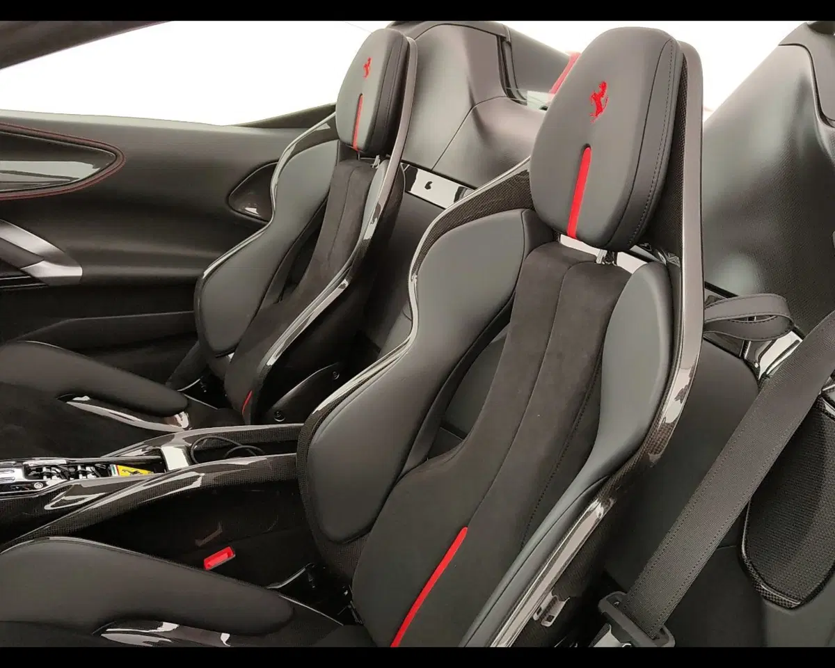 Ferrari SF90 Coupé usata a Verona (6)