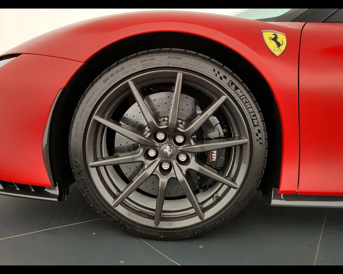 Ferrari SF90 Coupé usata a Verona (7)