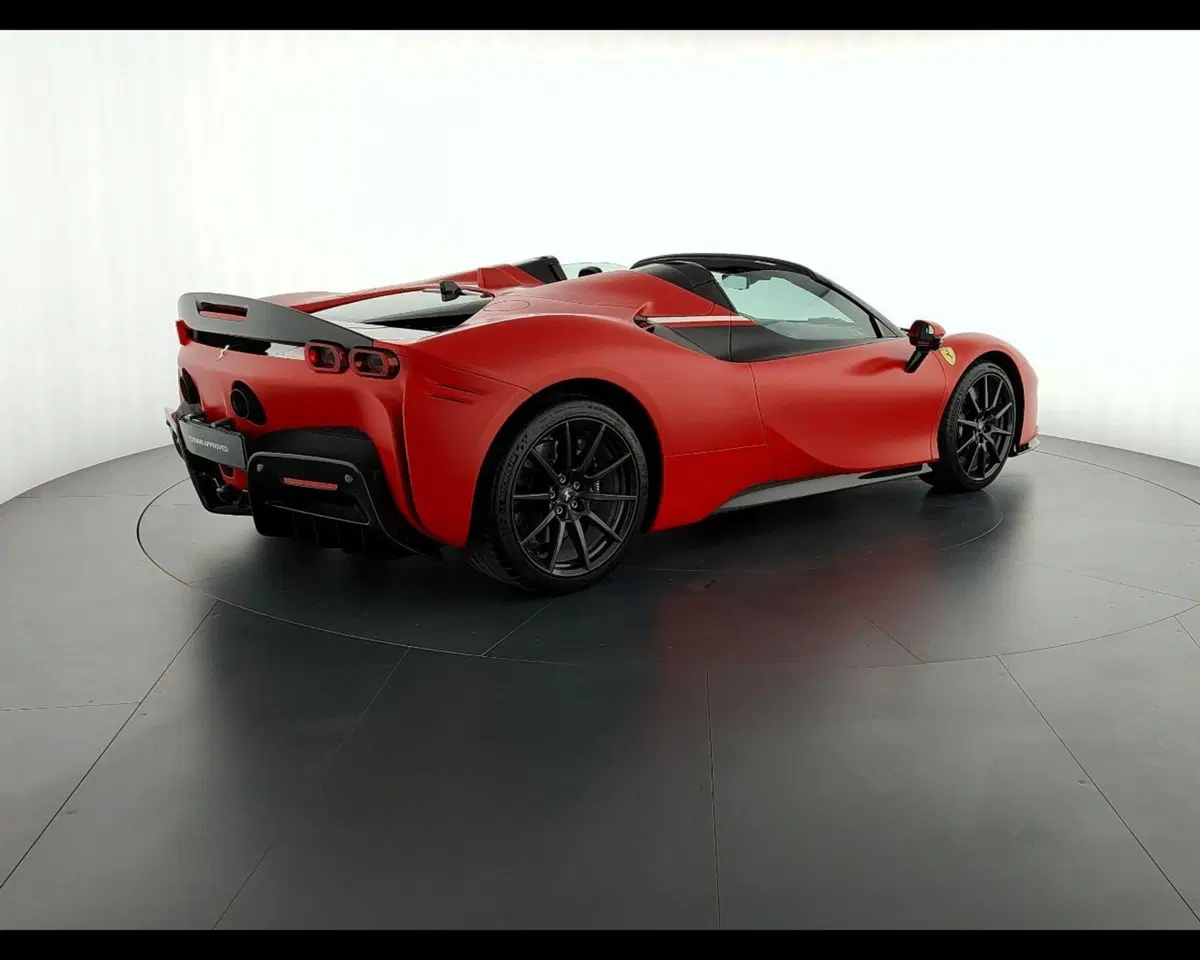 Ferrari SF90 Coupé usata a Verona (8)