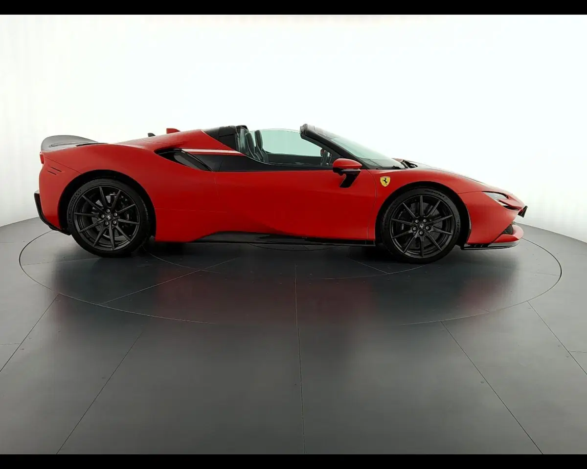 Ferrari SF90 Coupé usata a Verona (9)