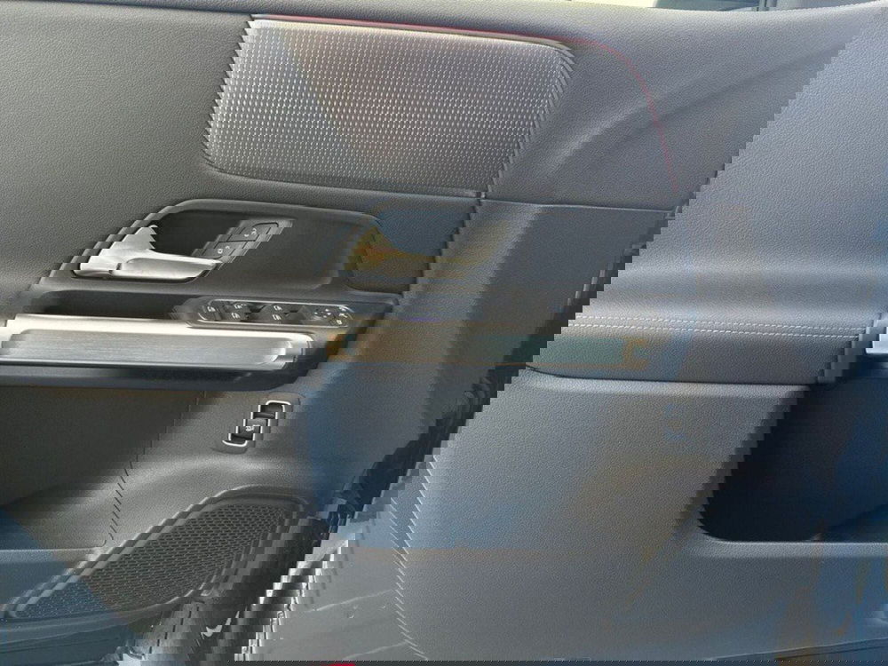 Mercedes-Benz EQB usata a Rimini (17)