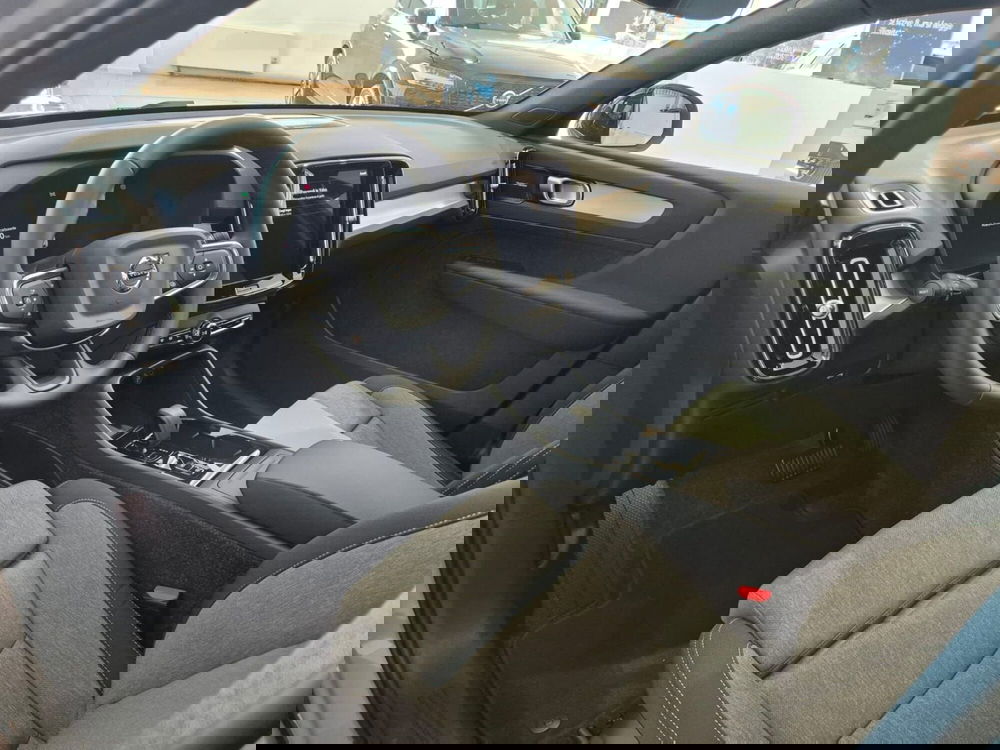 Volvo XC40 nuova a Como (9)