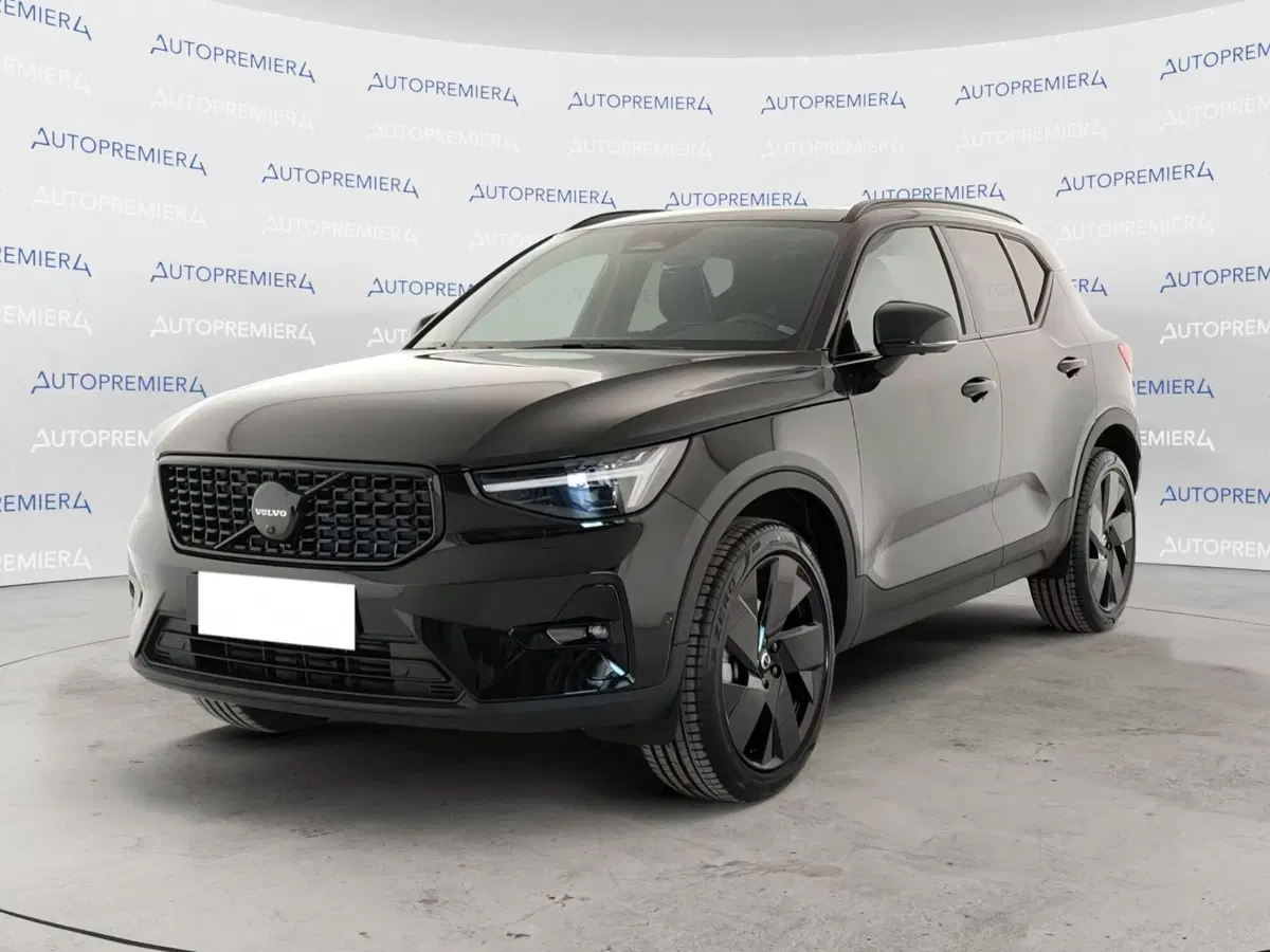 Volvo XC40 nuova a Como