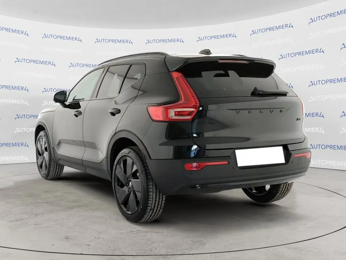 Volvo XC40 nuova a Como (2)